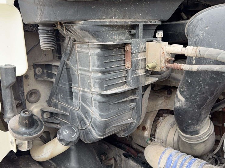 2012-freightliner-cascadia-113-image-41