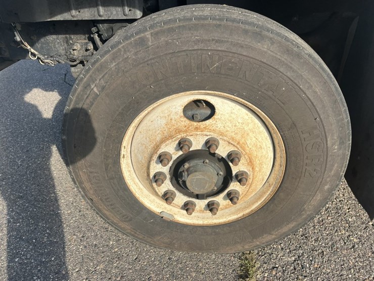 2011-international-7600-image-143