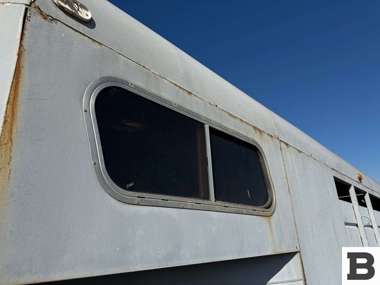 1991-american-trailers-&-saddle-gooseneck-horse-trailer-image-37