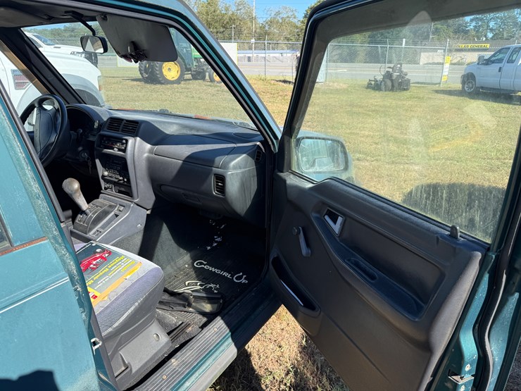 #37-•-#265-•-1996-geo-tracker-multipurpose-vehicle-(mpv)-image-19