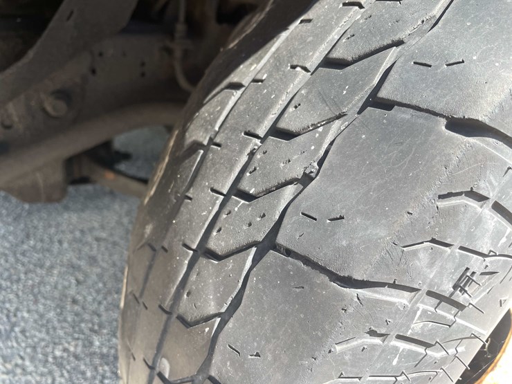 #1376-•-2012-gmc-savana-box-truck-(has-wi-title)-(of)-image-15