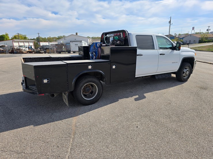 2017-gmc-sierra-3500-image-23