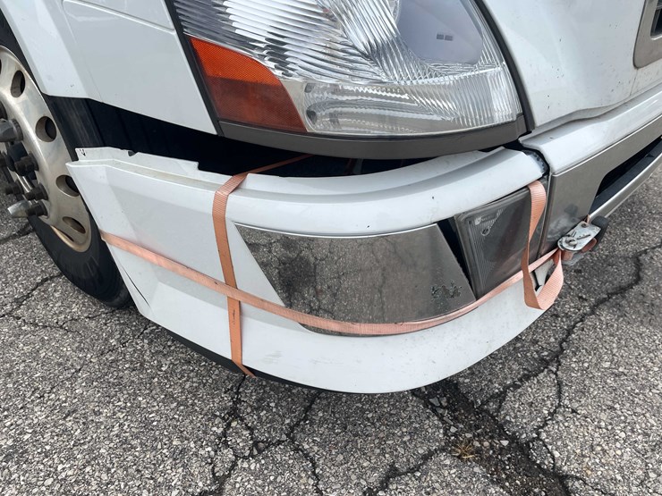 #1372-•-2014-volvo-sleeper-semi-(has-wi-title)-(of)-image-14