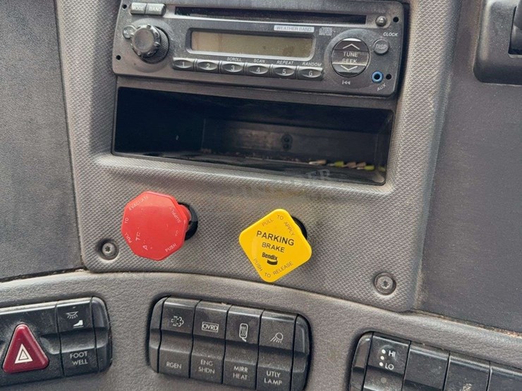 2012-freightliner-cascadia-113-image-73