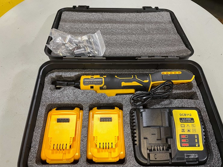 #8539-•-dewalt-compatible-cordless-ratchet-wrench,-batteries,-charger-and-case-(pr13)-image-1