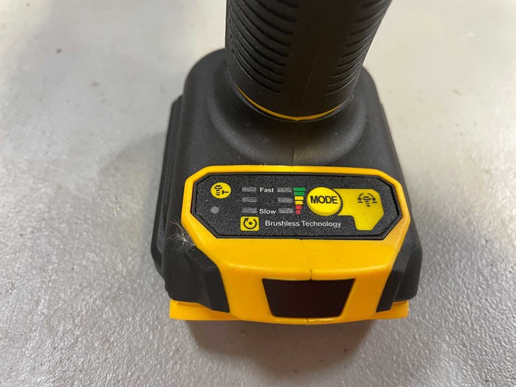 #8544-•-dewalt-compatible-20-volt-cordless-1/2"-impact-and-1/4"-impact-driver-in-carrying-bag-(pr13)-image-8