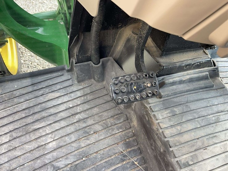 2022-john-deere-5065e-image-45