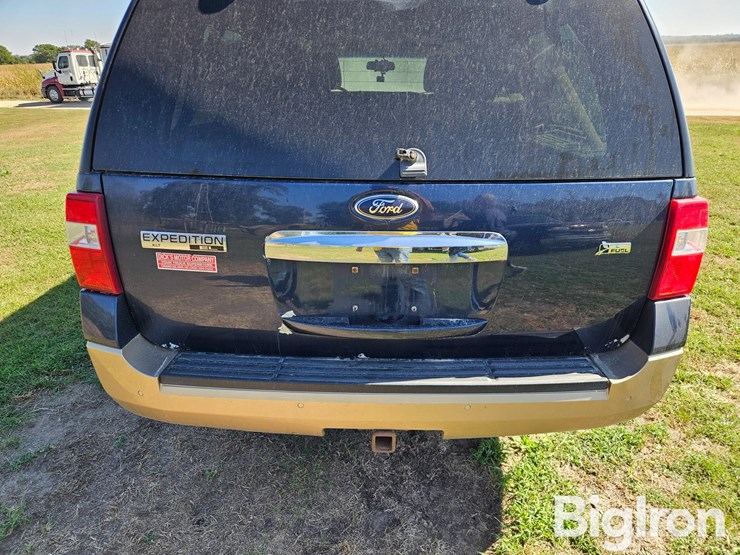 2014-ford-expedition-xlt-image-16