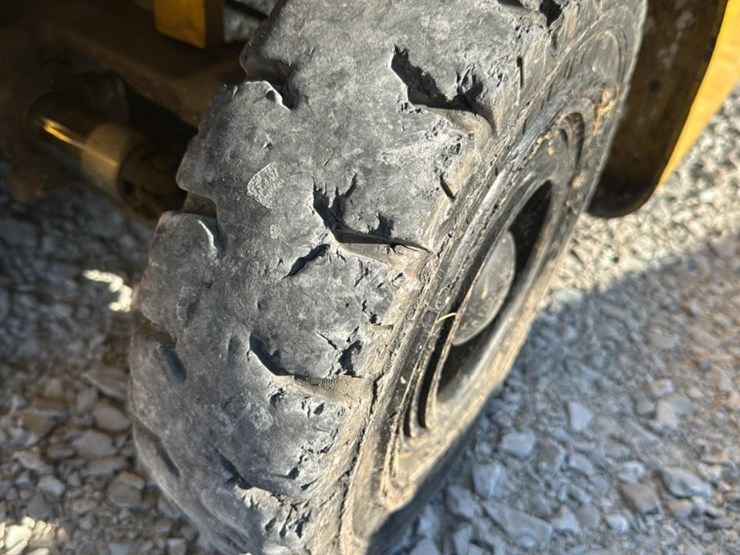 #1354-•-yale-forklift-image-19