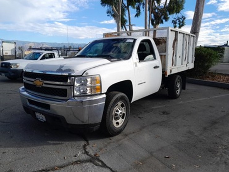 2012-chevrolet-silverado-2500hd-image-2