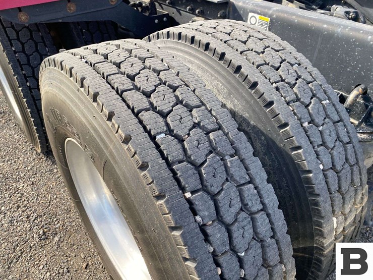 2013-kenworth-t800-image-31