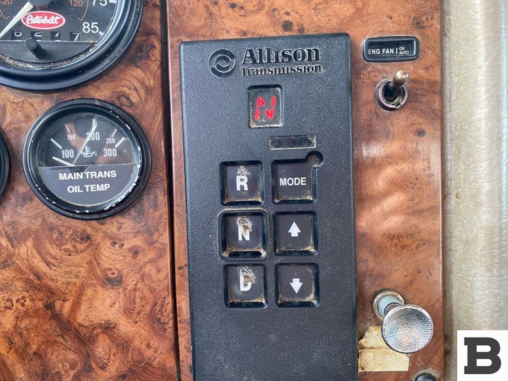 2003-peterbilt-330-image-47