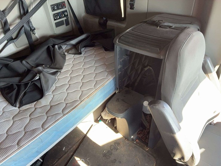 2017-international-prostar-image-19