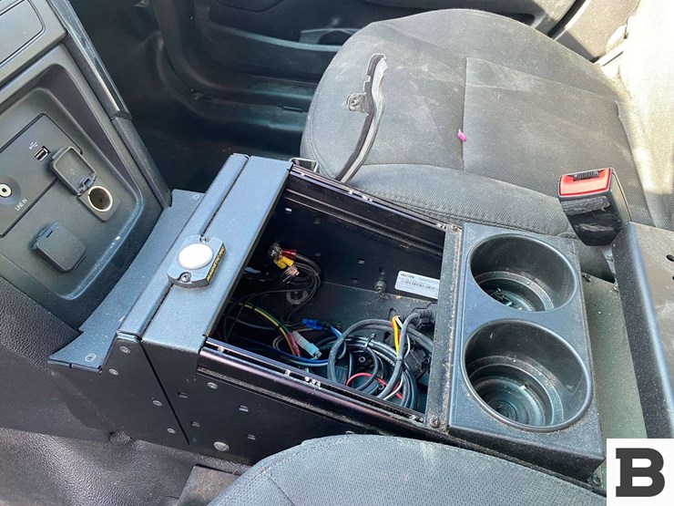 2016-ford-explorer-image-25