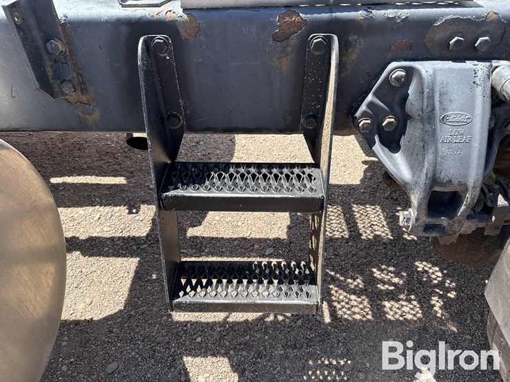 2009-peterbilt-386-image-14