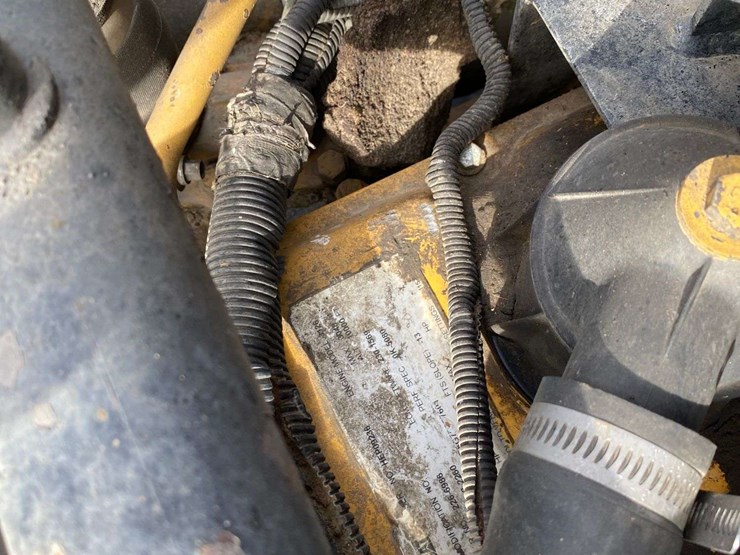 2003-peterbilt-330-image-34