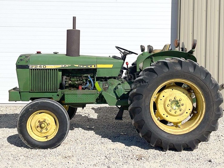 john-deere-2240-image-4