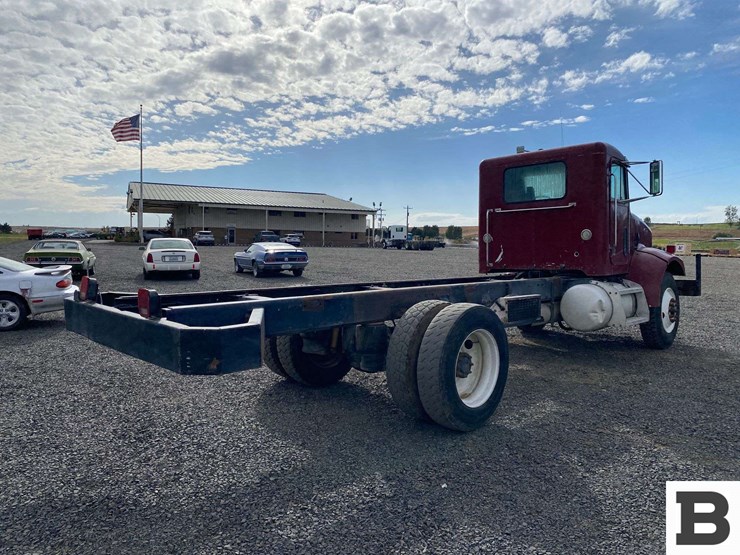 2003-peterbilt-330-image-5