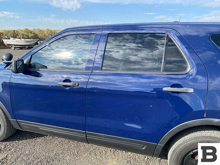 2016-ford-explorer-image-12