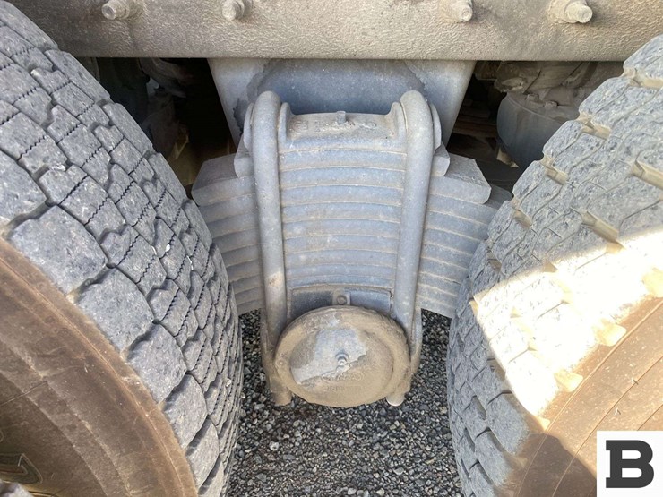 2017-mack-granite-gu713-image-40