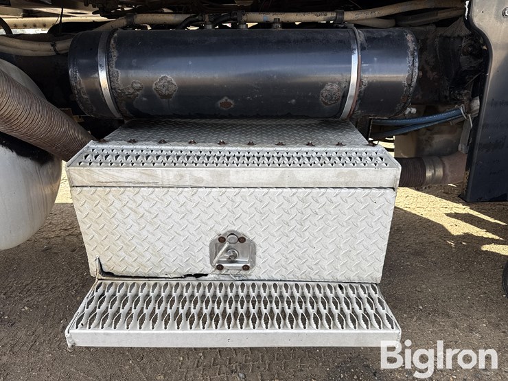 2005-peterbilt-378-image-11