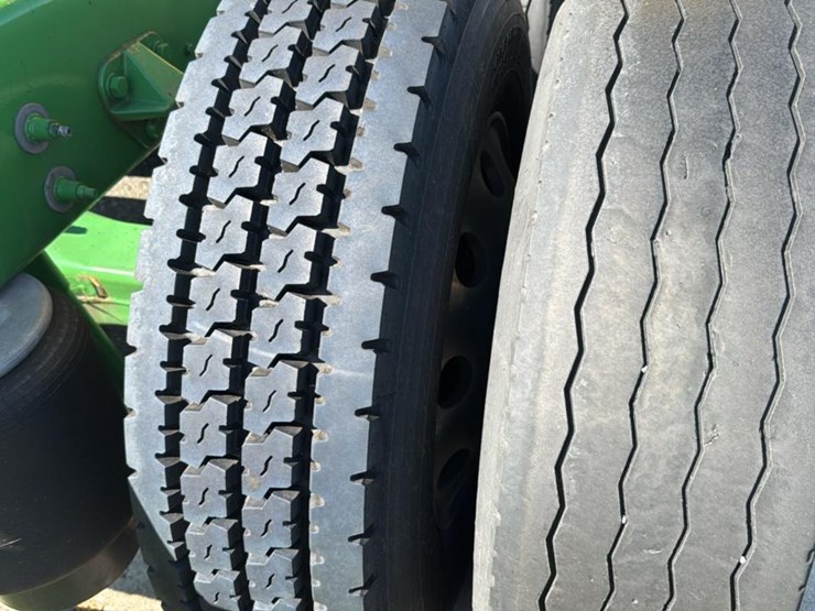 2023-peterbilt-579-image-18