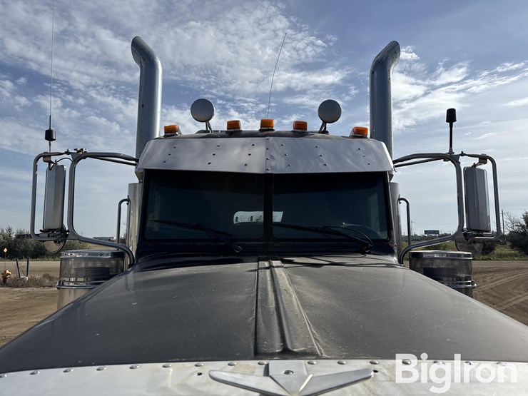 2005-peterbilt-378-image-10
