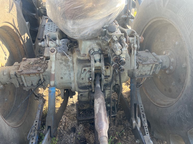 new-holland-8010-image-10