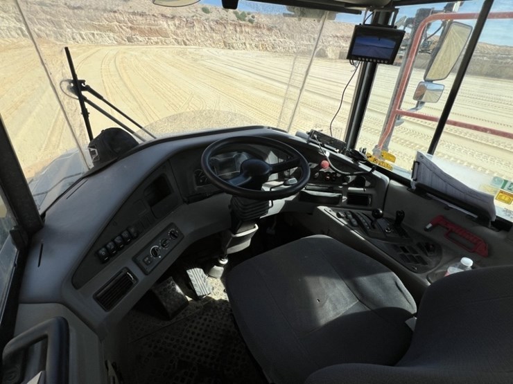 2020-volvo-a60h-image-24