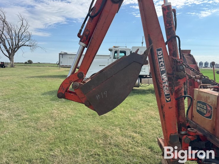 ditch-witch-r40-image-11