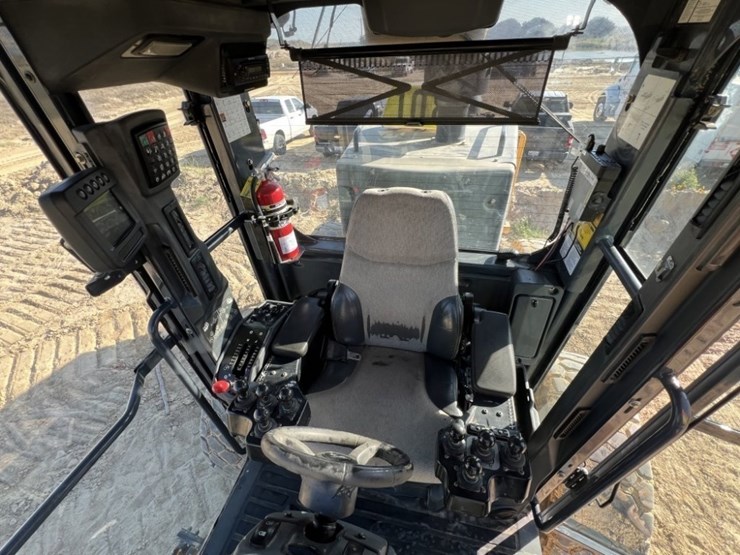 2011-deere-772gp-image-55