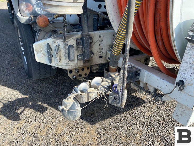 2017-mack-granite-gu713-image-12