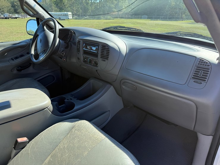 2002-ford-expedition-image-22