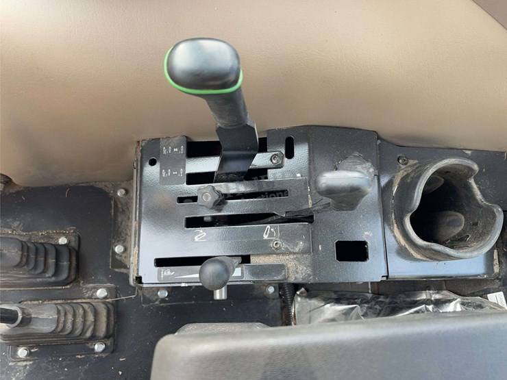 2022-john-deere-5065e-image-39