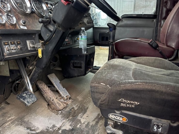 1998-kenworth-t800-image-13