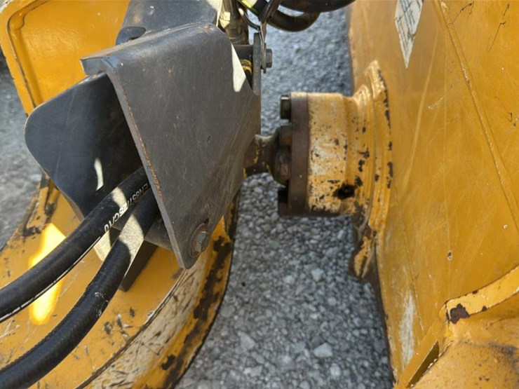 2015-deere-450j-lt-image-34