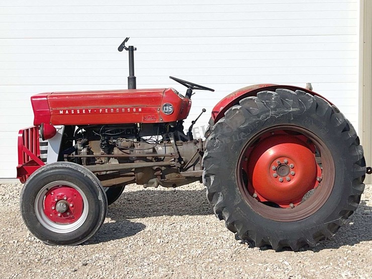 massey-ferguson-135-image-4