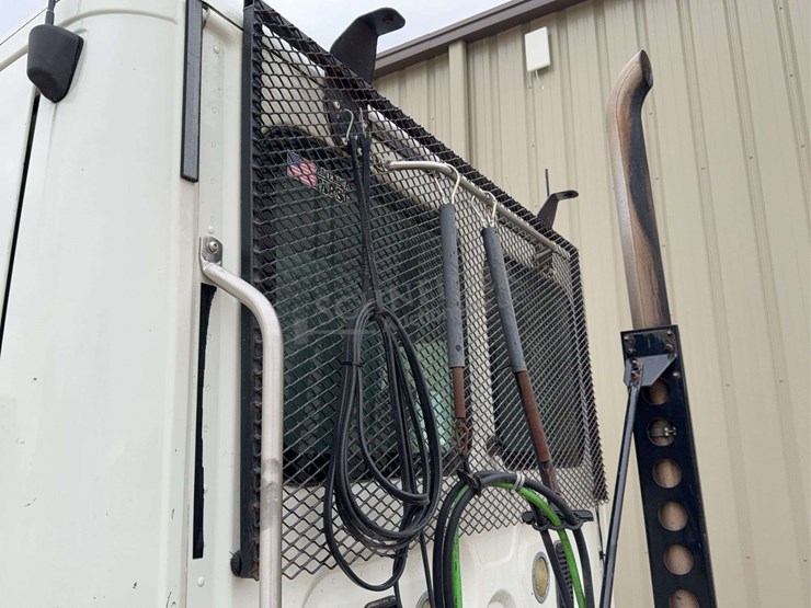 2012-freightliner-cascadia-113-image-96