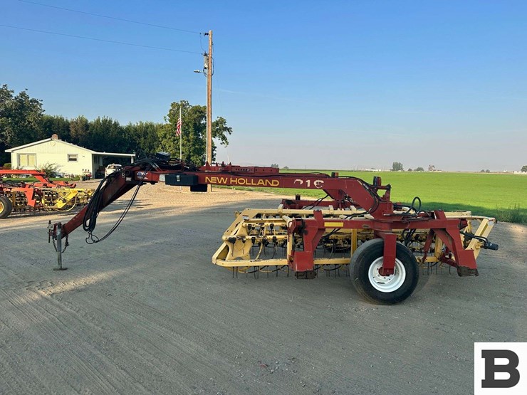 new-holland-216-image-2