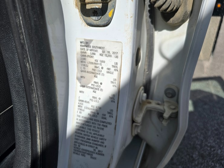 2017-gmc-sierra-3500-image-49