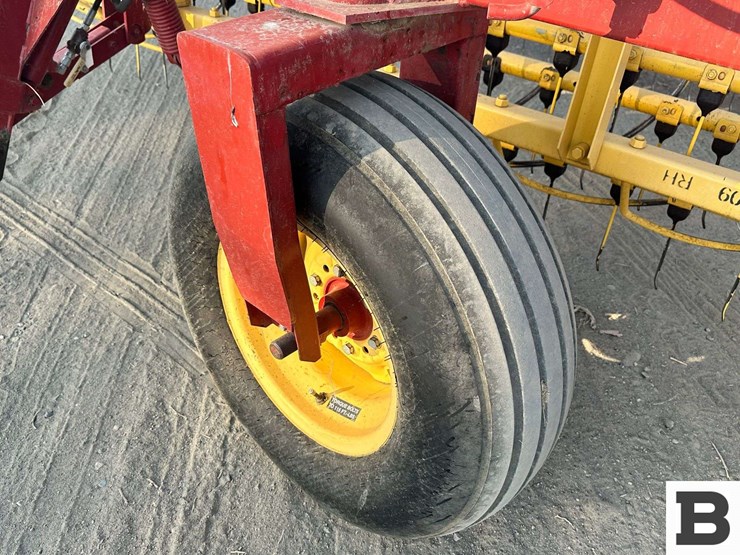 new-holland-216-image-17