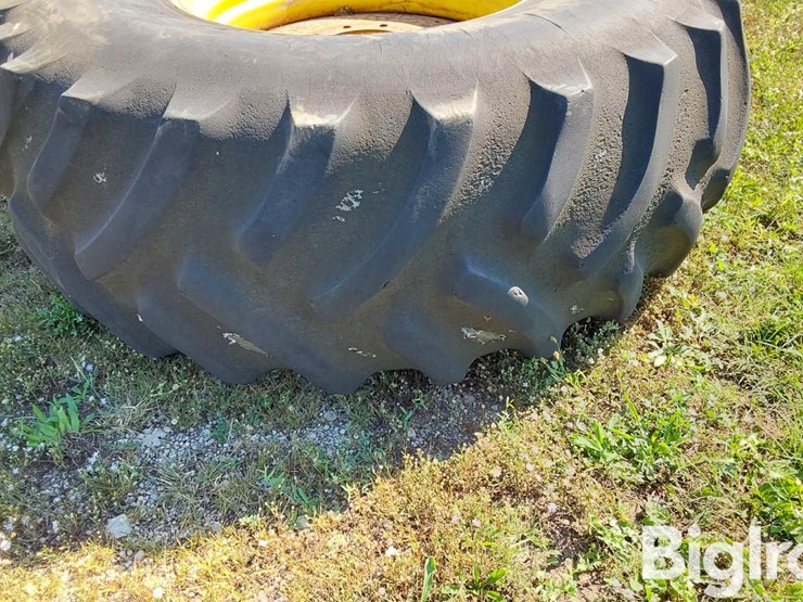 armstrong-/-firestone-24.5x32-bar-tires-on-john-deere-rims-image-10