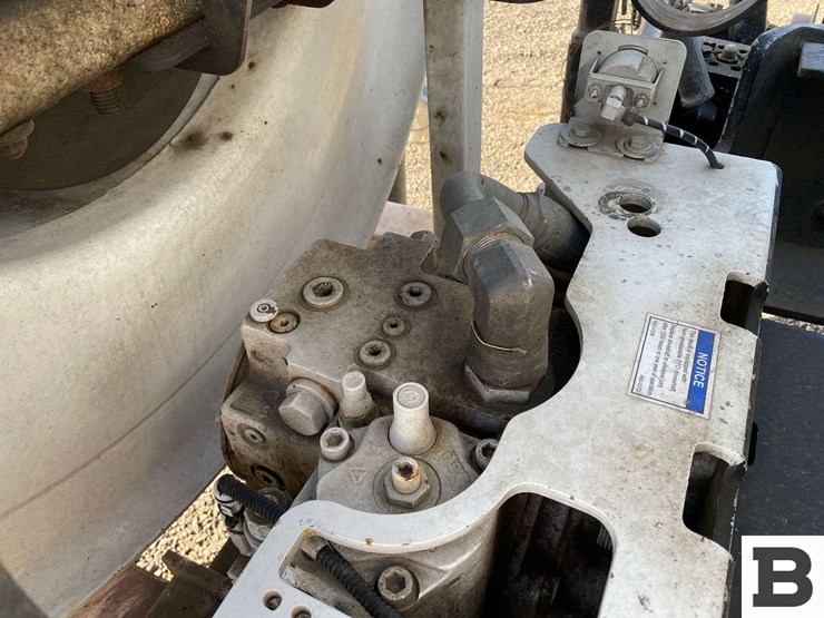 2017-mack-granite-gu713-image-20