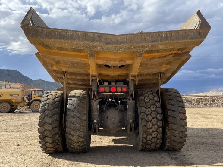 2012-komatsu-hd605-7-image-4