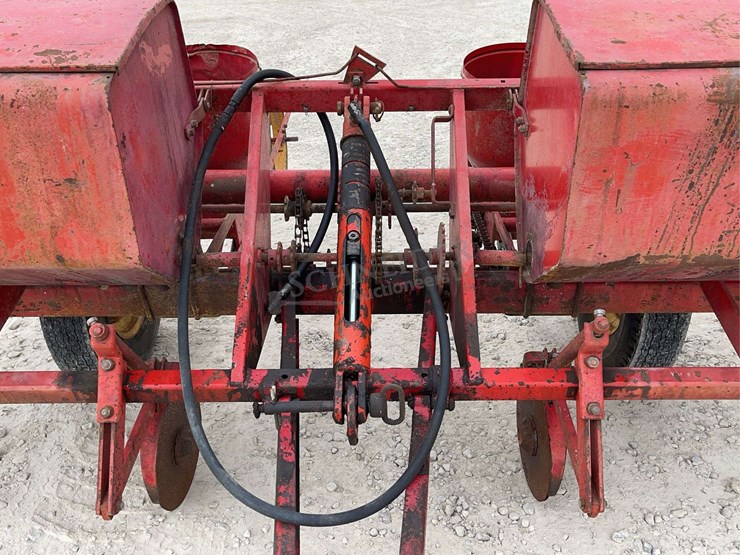 massey-ferguson-4-image-11
