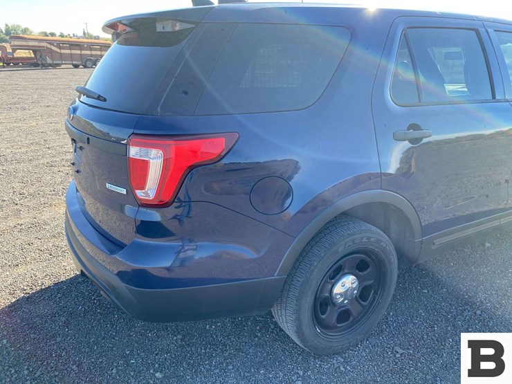 2017-ford-explorer-image-17