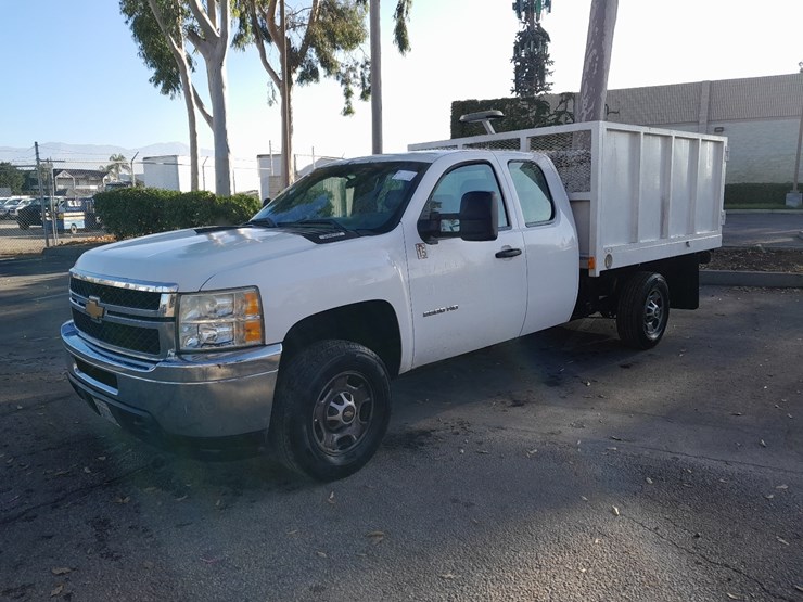 2013-chevrolet-silverado-2500hd-image-2