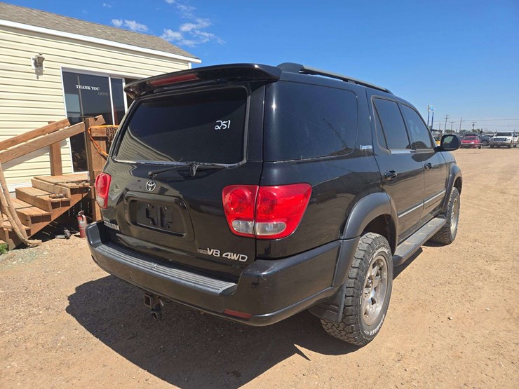 2005-toyota-sequoia-limited-image-3