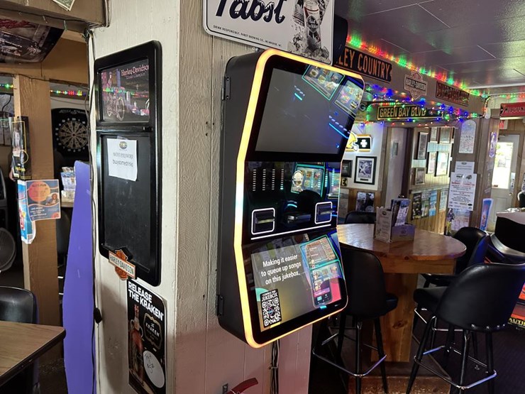 #100-•-waterfront-pub-with-4-bed/2-bath-apartment-image-48