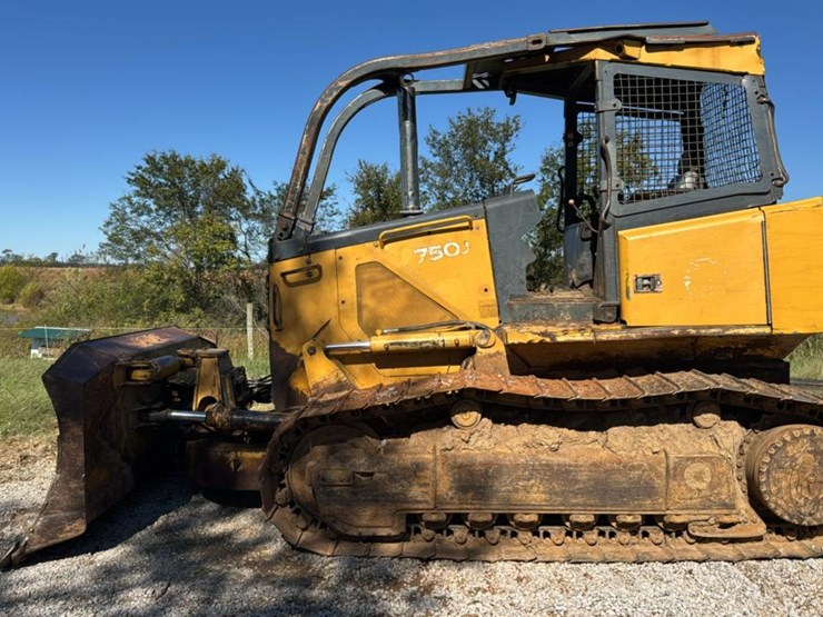 2008-deere-750j-xlt-image-2
